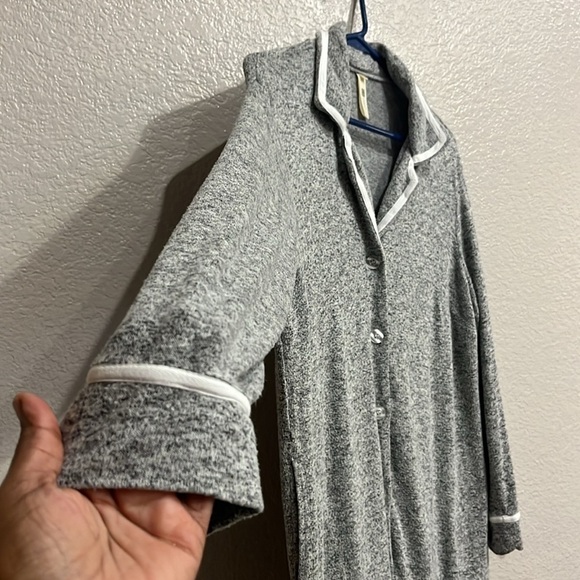 LA Cera The Comfort Collection Tailored Sleep Shirt Gray White Size Medium - Picture 4 of 11